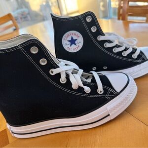 Converse Black and White High-Tops size 7.5